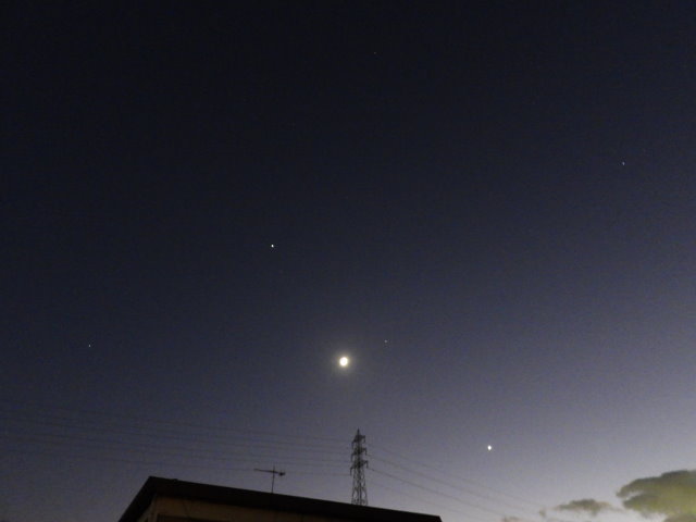 月と金星と土星と木星と (1).JPG