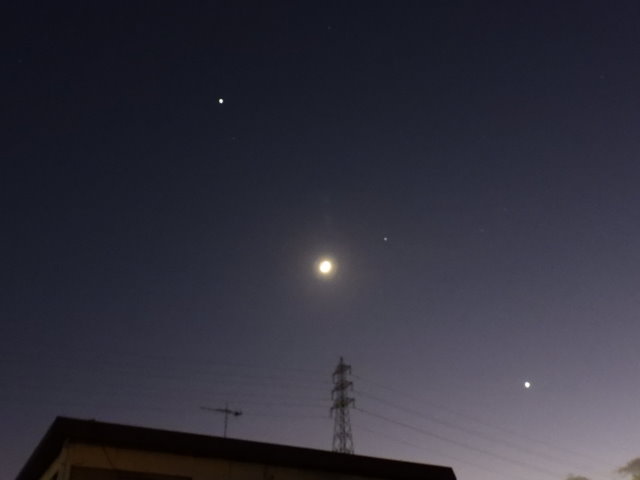 月と金星と土星と木星と (3).JPG